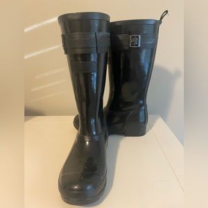 Calf height Black Sperry rain boots